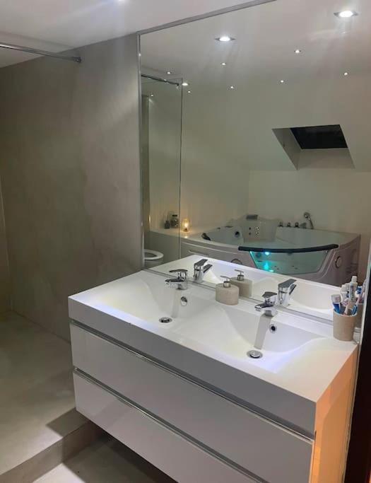 Stanislas Central & Jacuzzi Parking Nancy Exterior foto